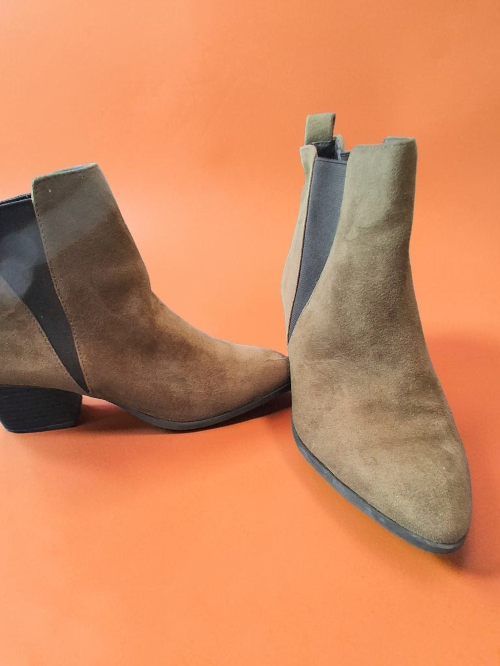 Charlotte Russe Pointed-Toe Olive Chelsea Ankle Boots Womens Shoe Size 7 autumn